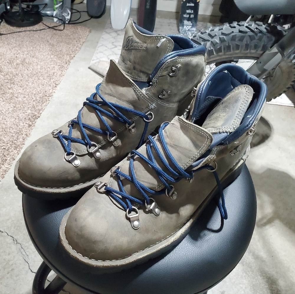Danner - Mountain Light - GoreTex - size 13 - like new only worn twice